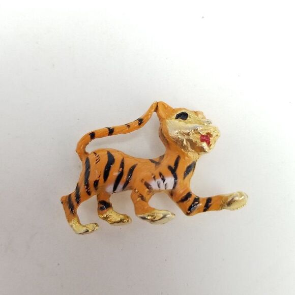Vintage Enamel Tiger Brooch, Crouching Orange Black Stripe Animal Cat Lapel Pin - Picture 2 of 6